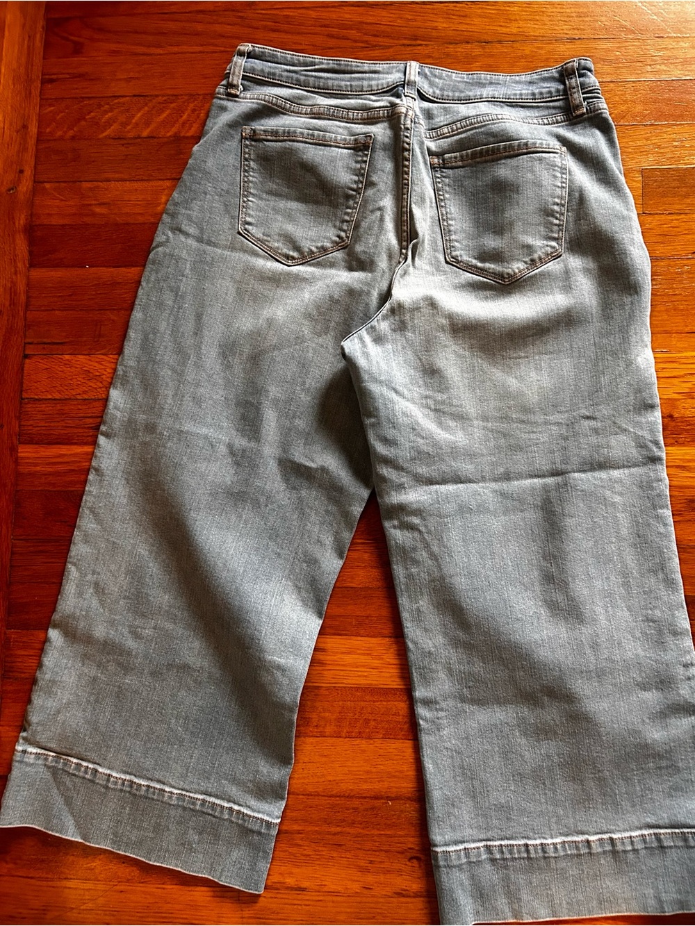 a.n.a Wide Leg Cropped Light Wash Jeans - Picture 3 of 4